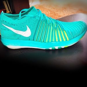 Nike Free Transform Flyknit